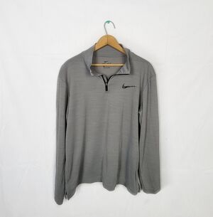 Nike Men's Medium Light Gray Long Sleeve Quarterzip